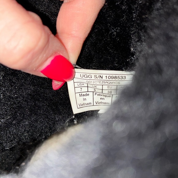 Ugg Women Black Suede Sheepskin Classic Mini Fluff Short Boots Size 7 Euro 38 - Picture 9 of 9